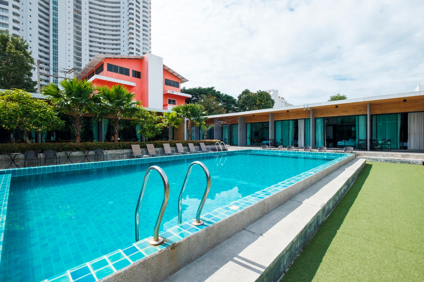 Top 10 Best Swimming Pool Contractors in Dubai 2025