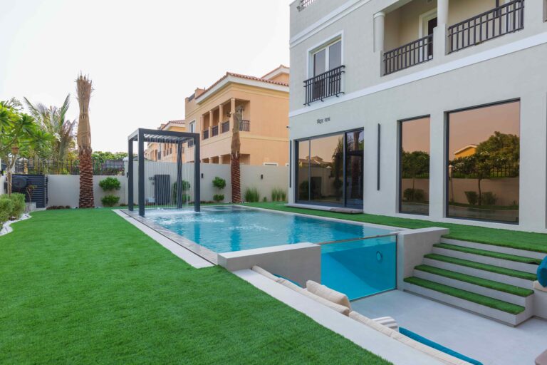 Swimming pool contractors in dubai